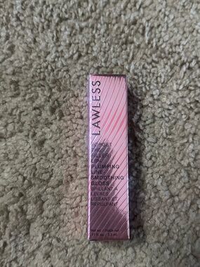 NEW LAWLESS Lip Plumping Smoothing Gloss in Velvet